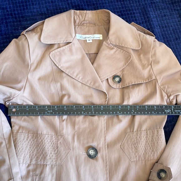 Kenneth Cole women’s tan trench coat size Medium - Picture 3 of 13